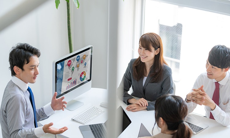 Giúp khách hàng của họ đạt được các mục tiêu kinh doanh bằng cách cung cấp các dịch vụ chuyên môn