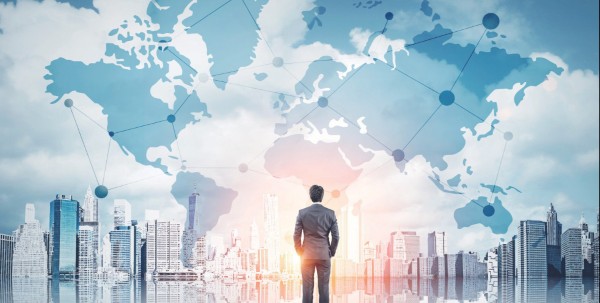 CEO chịu trách nhiệm chính trong việc xác định và thiết lập các mục tiêu chiến lược cho công ty